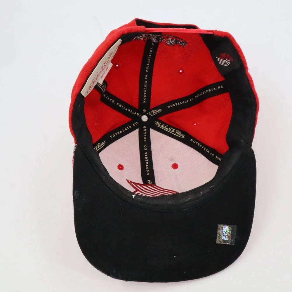 Mitchell & Ness Portland Trail Blazers Hat Mens‎ OSFM Red Snapback NBA Flat Brim